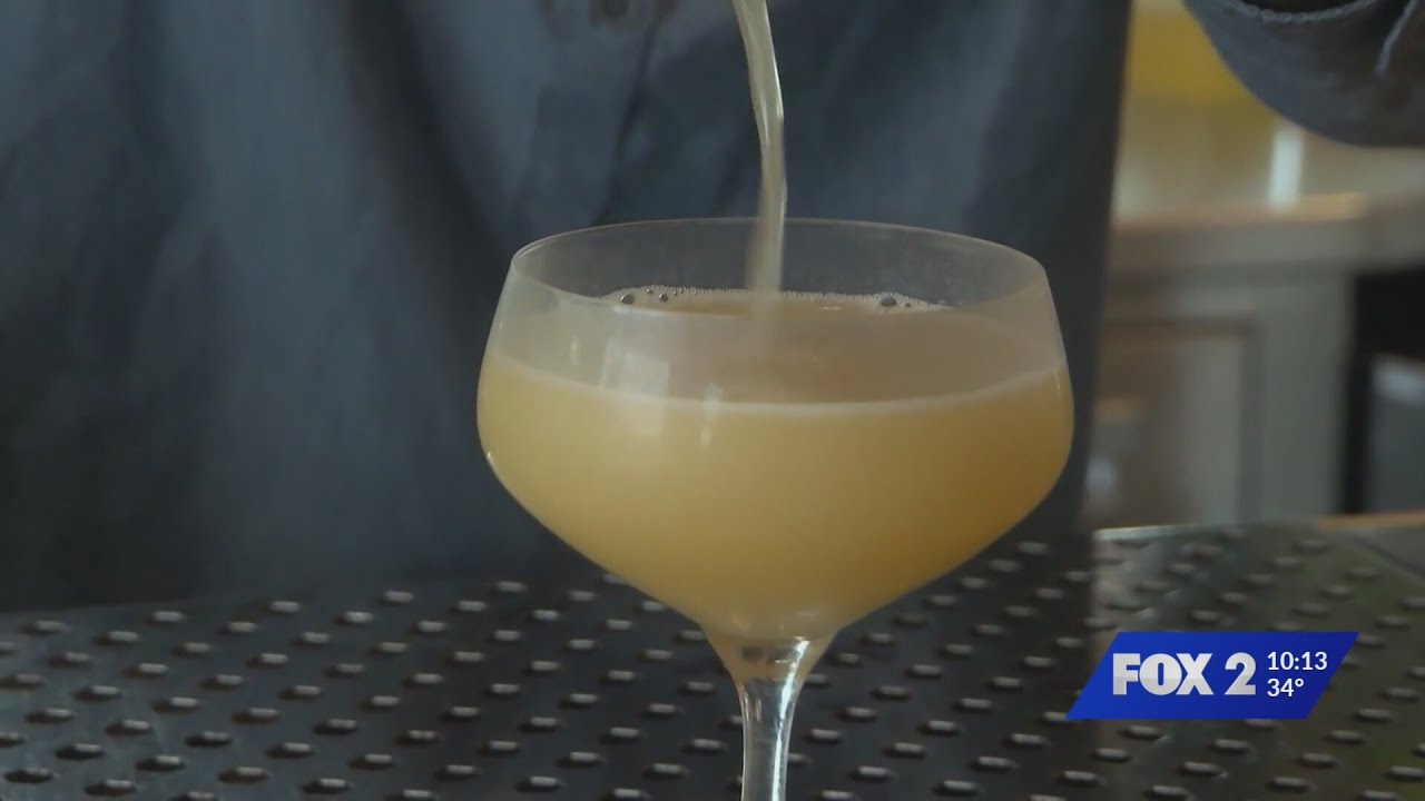 Cocktails-to-go law goes in effect next year for Illinois